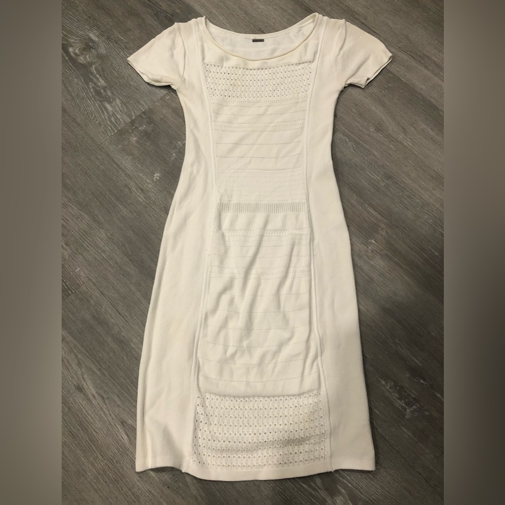 Elie Tahari white light knit short sleeve dress
- size s